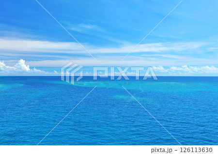 沖縄　宮古島の青空と海 126113630