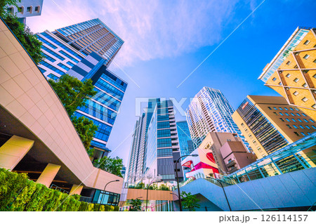 日本の東京都市景観 渋谷サクラステージSHIBUYAタワーや渋谷ストリームなどを望む 126114157