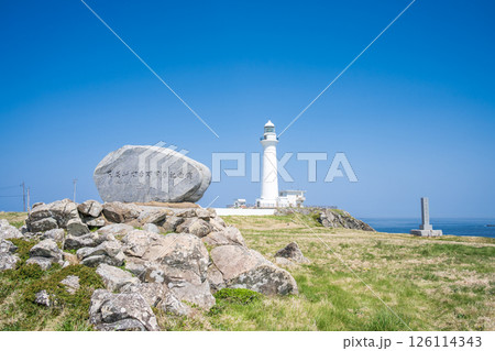 「青森県」本州最涯地に建つ白亜の尻屋崎灯台 下北半島 「青森県」本州最涯地に建つ白亜の尻屋崎灯台 下北半島 126114343