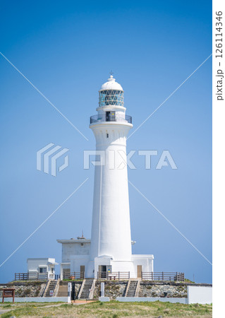 「青森県」本州最涯地に建つ白亜の尻屋崎灯台 下北半島 「青森県」本州最涯地に建つ白亜の尻屋崎灯台 下北半島 126114346