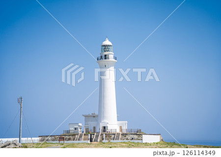 「青森県」本州最涯地に建つ白亜の尻屋崎灯台　下北半島 126114349