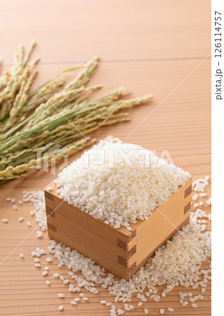 新米と稲穂 126114757