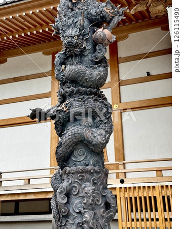 豊川稲荷の龍の柱 下り龍 豊川稲荷の龍の柱 下り龍 126115490