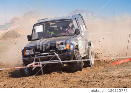 Off road rally raid 4X4 jeep sprint race. 126115775