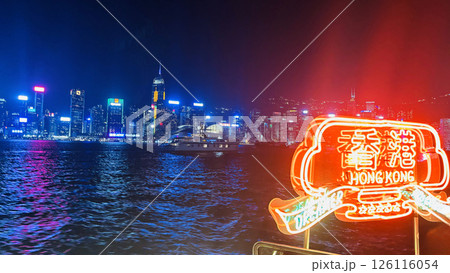 ビクトリア湾を航行 126116054