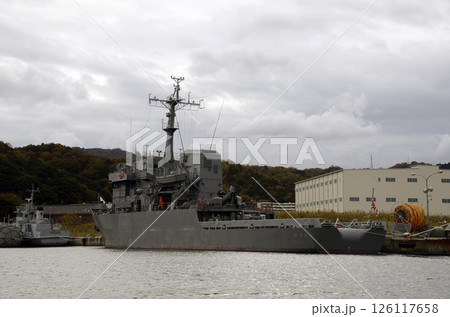 港の護衛艦 港の護衛艦 126117658