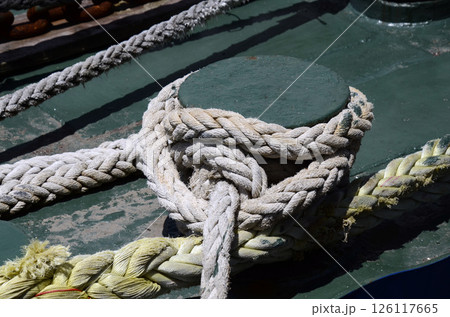 船のロープ 126117665