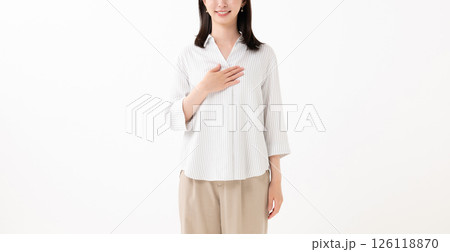 笑顔の女性 126118870