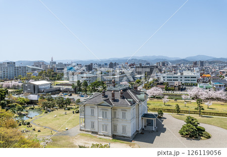 鳥取県鳥取市 満開の桜と観光名所の仁風閣 鳥取県鳥取市 満開の桜と観光名所の仁風閣 126119056