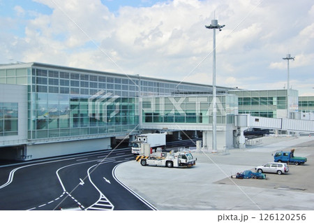 羽田空港・第2ターミナル本館接続（東京） 126120256