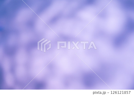 パープルカラー系水の揺らぐ影のイメージ　(写真素材) 126121857