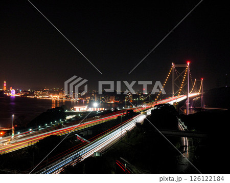 九州側から見た関門橋の夜景 126122184