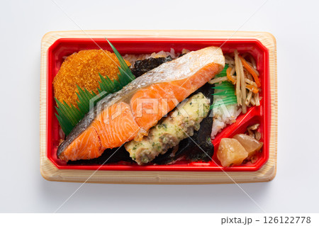 鮭が入ったのり弁当（しゃけ弁当） 126122778
