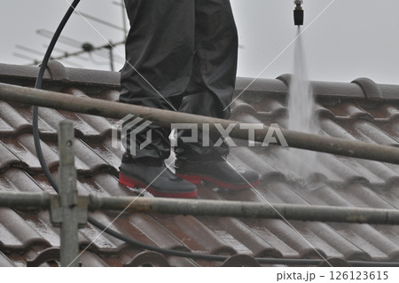 屋根の高圧洗浄　瓦　葺き替え　漆喰 126123615