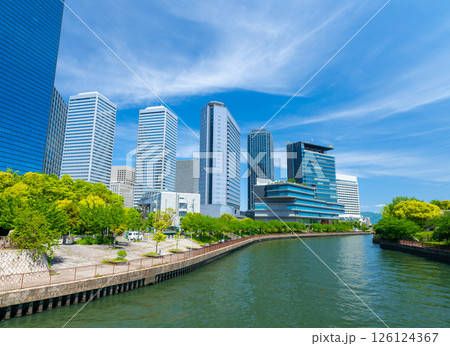 大阪ビジネスパーク 新鴫野橋から見るOBPの高層ビル群 126124367