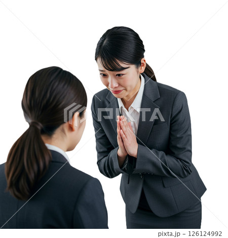 謝罪する女性 126124992