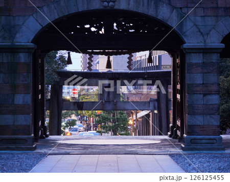 金沢市の観光名所尾山神社の夜の風景 126125455