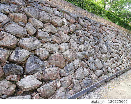 福山空襲遺跡(空襲の炎で焼けた石垣)広島県福山市 福山空襲遺跡(空襲の炎で焼けた石垣)広島県福山市 126125605