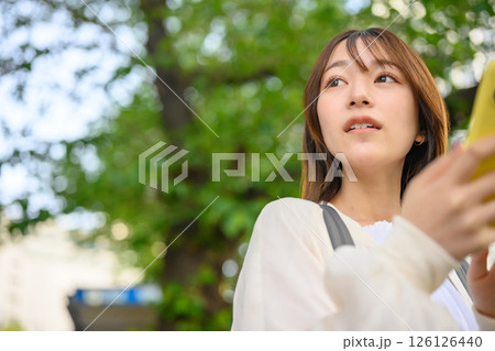 旅行をする女性のポートレート 126126440