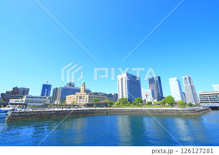 神奈川県横浜市、横浜市中心部ビル街の風景 神奈川県横浜市、横浜市中心部ビル街の風景 126127281