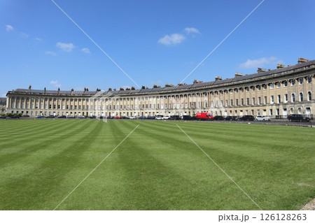 イギリス・バースのロイヤル・クレセント 126128263