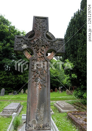 ウェールズ・カーディフ、ランダフ大聖堂のケルトクロス 126129704