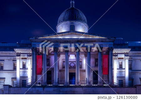 ナショナルギャラリー美術館の夜景(イギリス・ロンドン) ナショナルギャラリー美術館の夜景(イギリス・ロンドン) 126130080