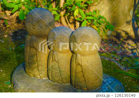 寄り添う三地蔵 寄り添う三地蔵 126130140