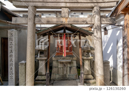 京都　 天道神社（洛中洛外図屏風　上杉本で伝わる天道花神事）境内社　天道天満宮　 126130260