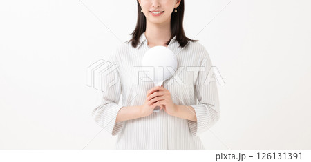 手鏡を持つ女性 手鏡を持つ女性 126131391