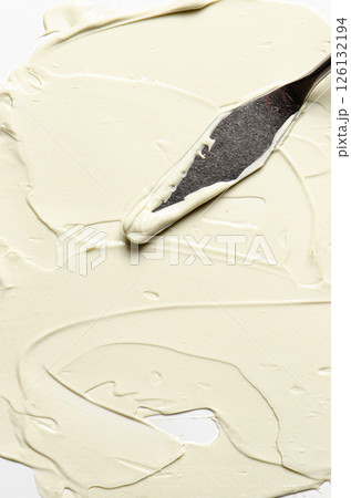 The texture of cosmetic moisturizer with palette knife The texture of cosmetic moisturizer with palette knife 126132194