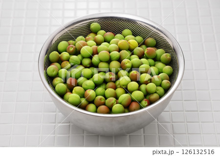 カリカリ梅の漬け方　小梅の準備 126132516