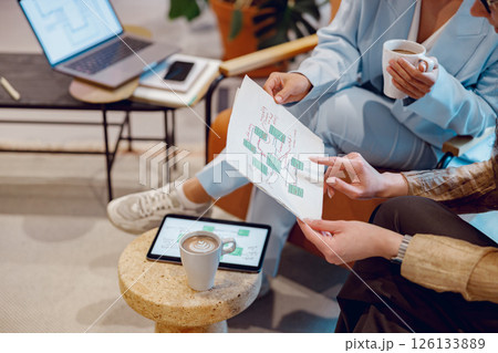 Join a Collaborative Work Session with dynamic Presentations and effective Digital Tools 126133889