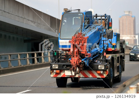 ラフテレーンクレーン　イメージ 126134919