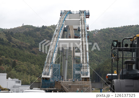 橋の建設工事 126137325
