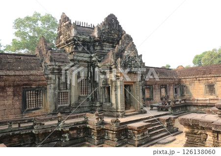 精巧な彫刻で知られるアンコール遺跡バンテアイ・スレイ 精巧な彫刻で知られるアンコール遺跡バンテアイ・スレイ 126138060
