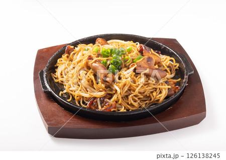 鉄板ホルモン焼きそば 126138245