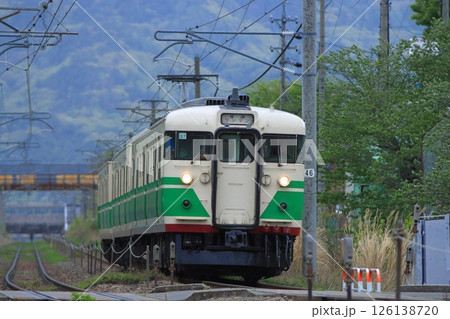 新緑の信濃路を走るしなの鉄道115系電車(初代信州色)_2025/5/2撮影 126138720