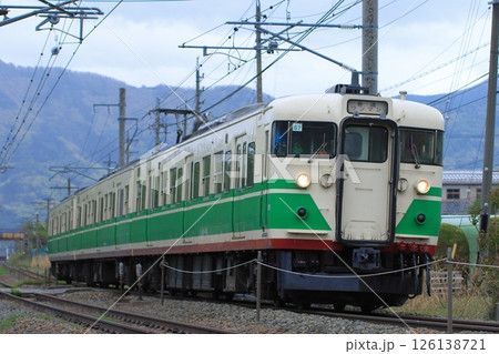 新緑の信濃路を走るしなの鉄道115系電車(初代信州色)_2025/5/2撮影 新緑の信濃路を走るしなの鉄道115系電車(初代信州色)_2025/5/2撮影 126138721