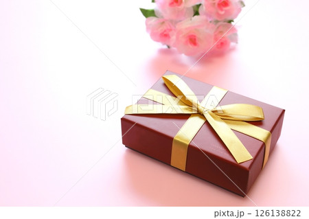 プレゼント（女性用イメージ） 126138822