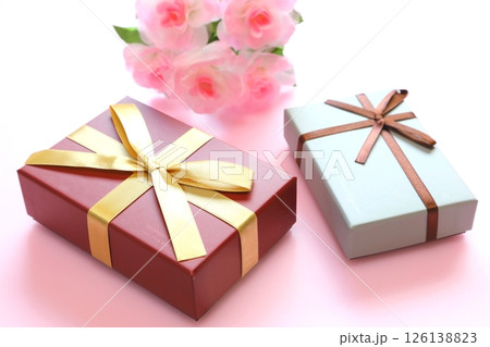 プレゼント（女性用イメージ） 126138823
