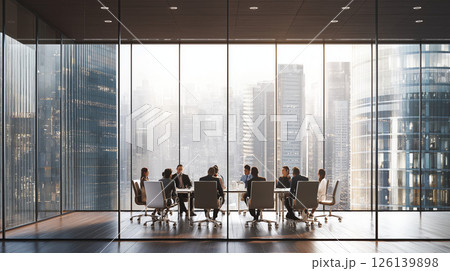 高層オフィスビルの会議室でビジネスミーティングを行うビジネスマンたち 高層オフィスビルの会議室でビジネスミーティングを行うビジネスマンたち 126139898