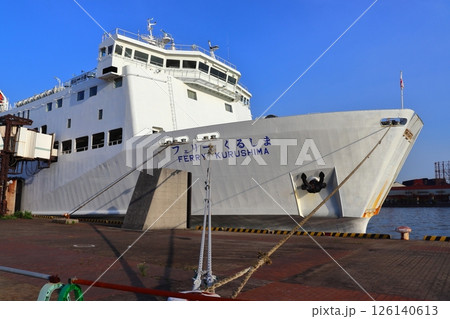 北九州港で停泊中の松山・小倉フェリーのくるしま 北九州港で停泊中の松山・小倉フェリーのくるしま 126140613