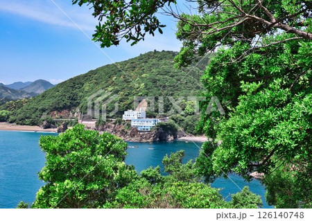 えびす洞の遊歩道から見えるホテル 126140748