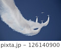 青空に描く飛行機雲 126140900