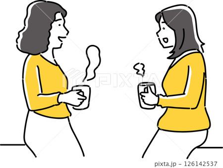 ホットドリンクを飲みながら会話をする女性 126142537