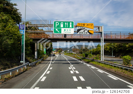 東名高速道路　上り　富士川サービスエリア入口 126142708