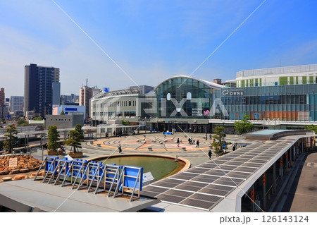 【香川県】晴天のJR高松駅とサンポート高松 126143124