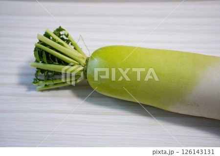 青首大根の鮮やかな色合い	 126143131