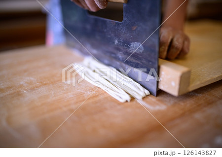 子供のそば打ち 126143827